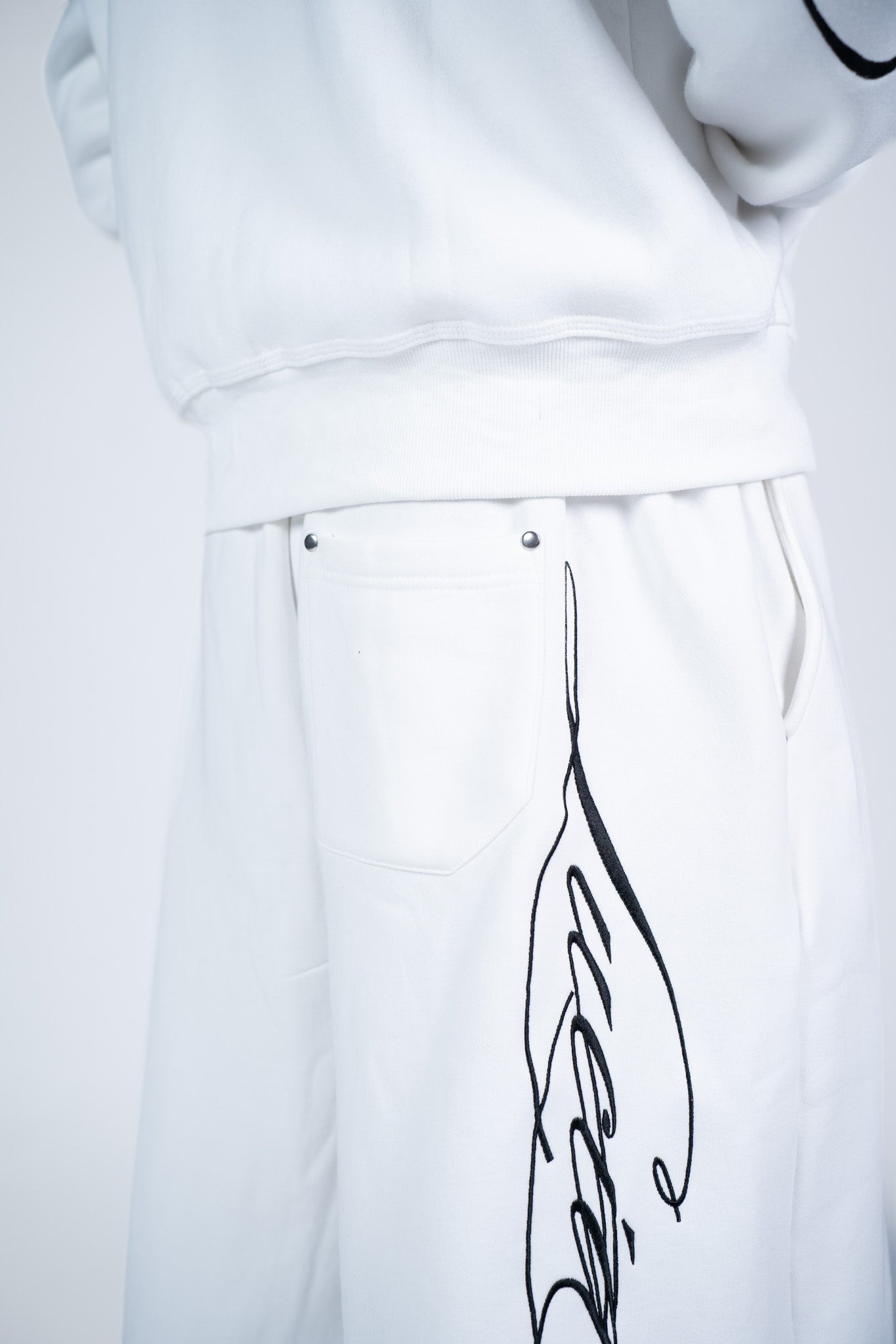 Full White Short-thumbmail-4