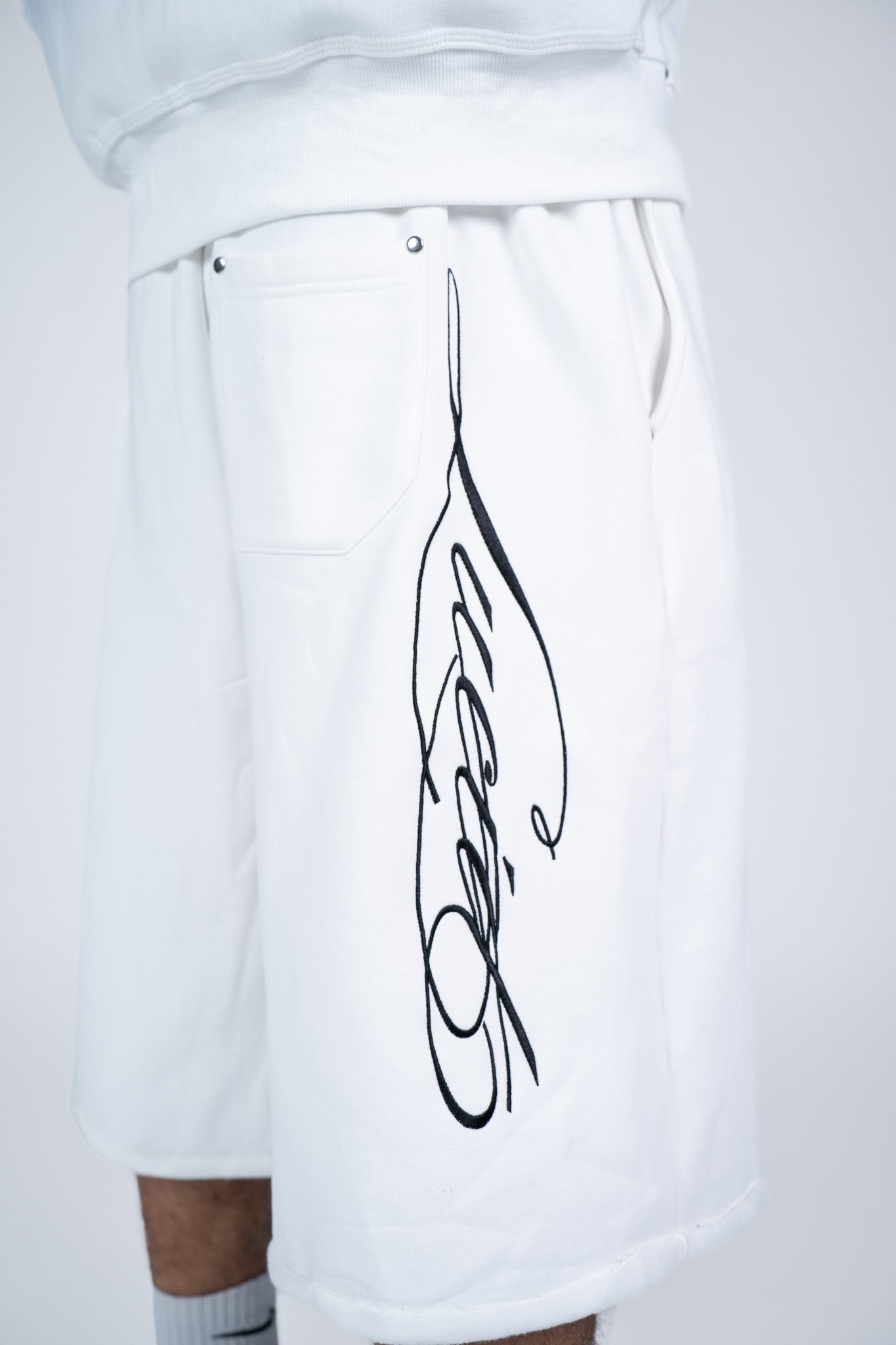Full White Short-thumbmail-3
