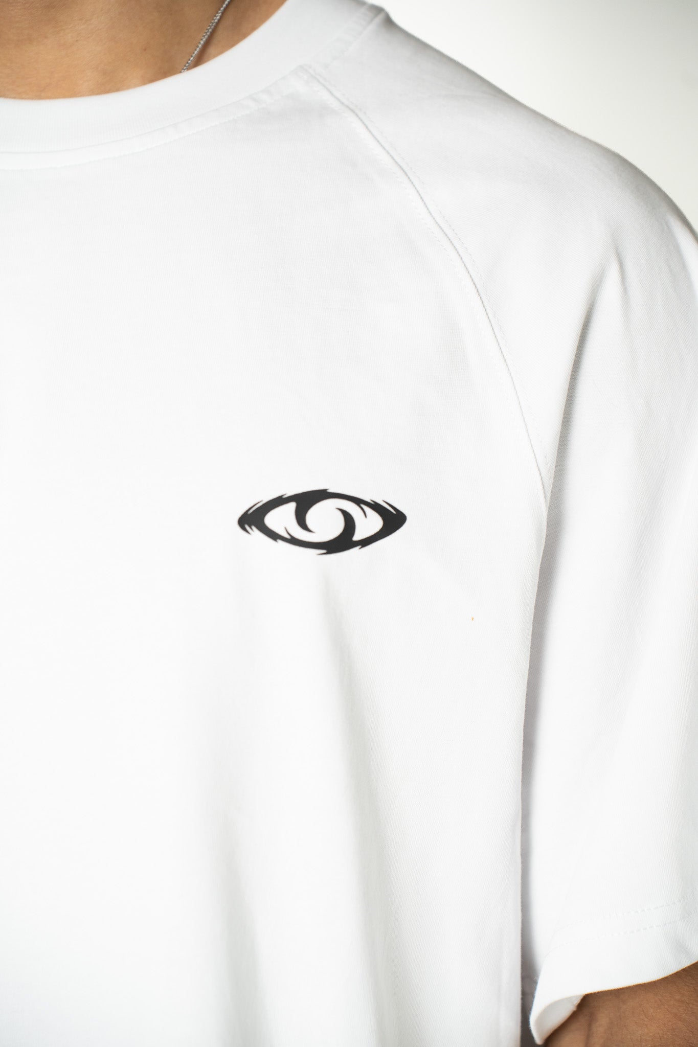 Full White Signature T-shirt-thumbmail-4
