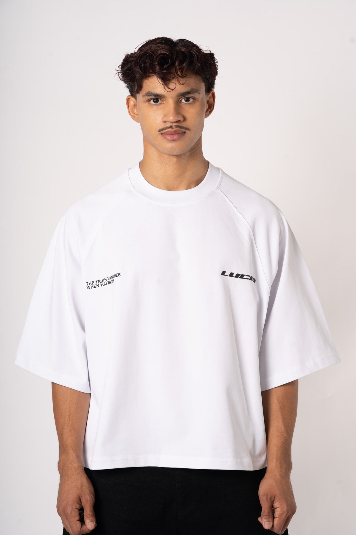 Gallery White T-shirt - face