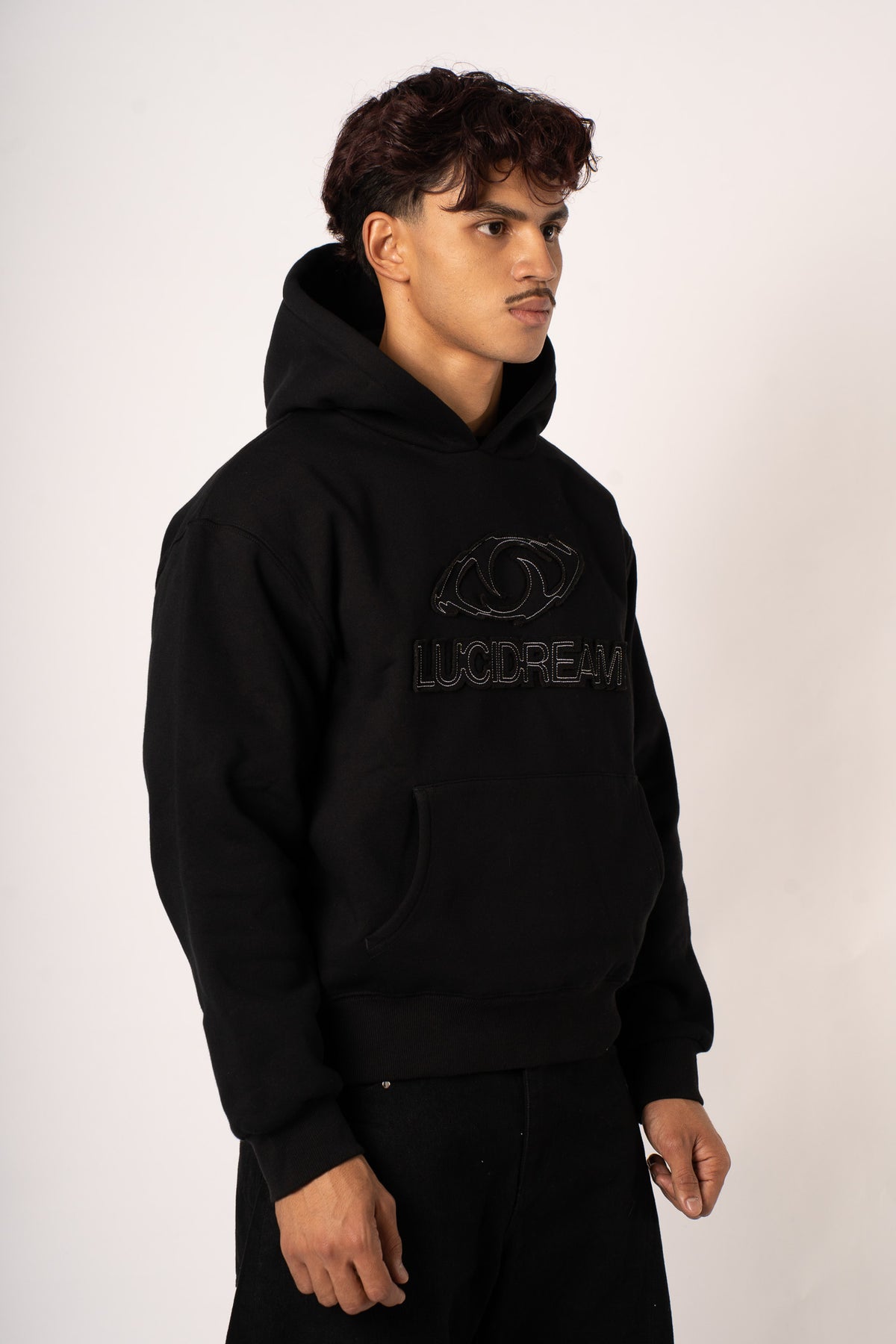 Emblem Black Hoodie - trois quarts